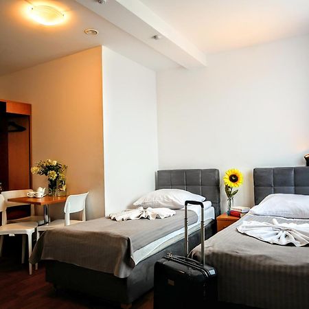 Hostel Evotel Зелонка Экстерьер фото